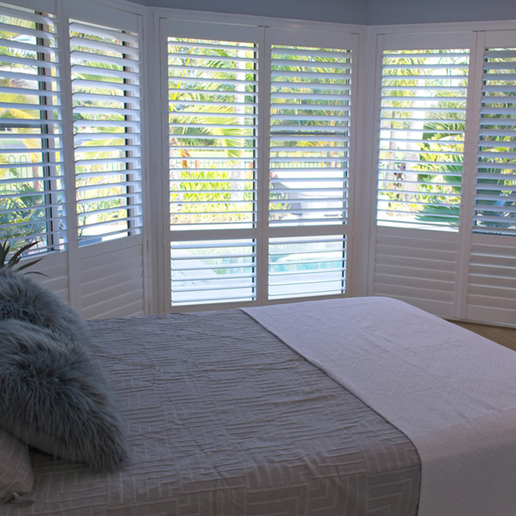 bedroom-plantation-shutters